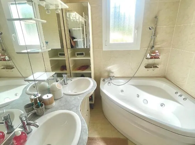 Belle Avec Piscine Et Patio Proche Montpellier Villa *